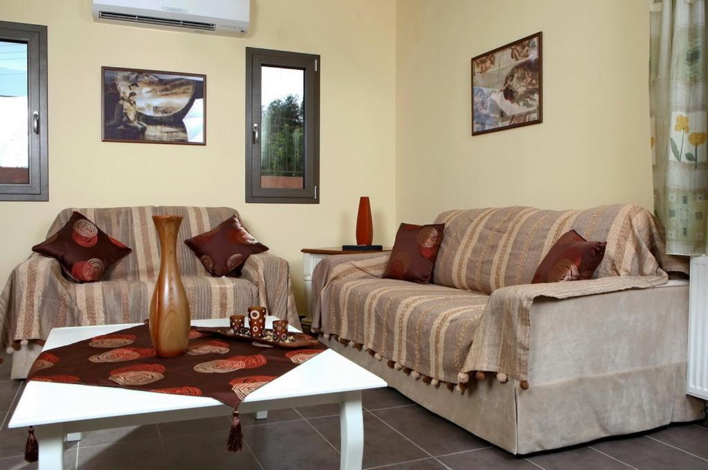 Provenzo And Meliti Villas Lourdata  Extérieur photo