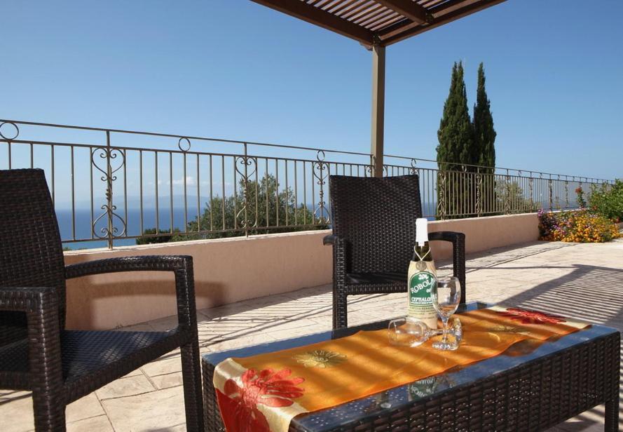 Provenzo And Meliti Villas Lourdata  Extérieur photo